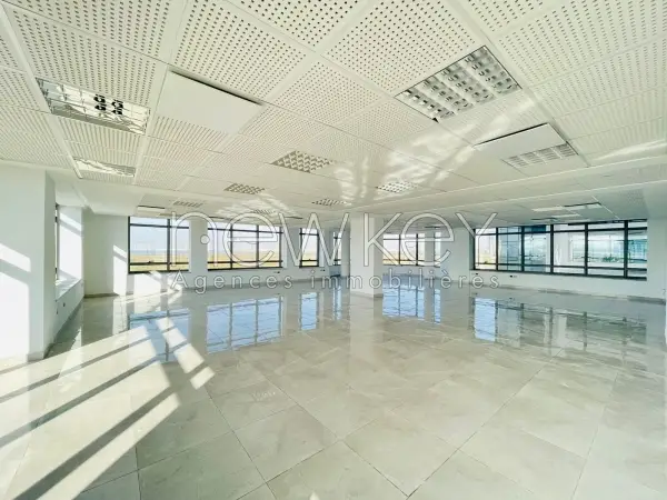 Immeuble de 10230m² à louer à la zone d'activité kheireddine - 8