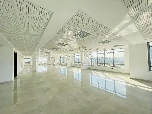 Immeuble de 10230m² à louer à la zone d'activité kheireddine - 2