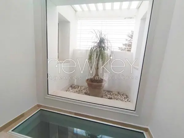 Une Belle Villa avec piscine à louer à La Soukra - 2