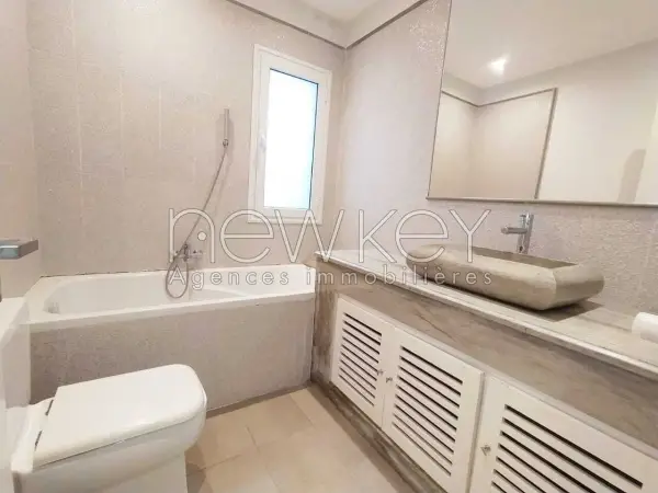 Une Belle Villa avec piscine à louer à La Soukra - 7