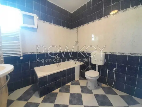 Un étage de villa S3 à louer à La Soukra - 3