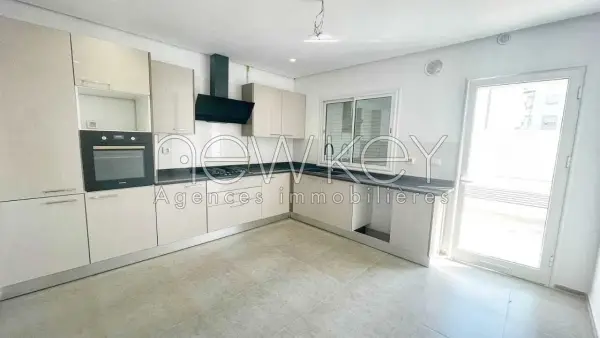 Superbe Duplex avec piscine à vendre à La Soukra - 4