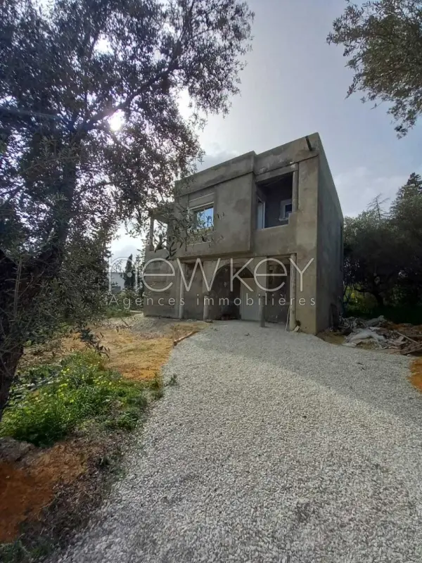 villa s+3 inchavée à la Marsa - 1