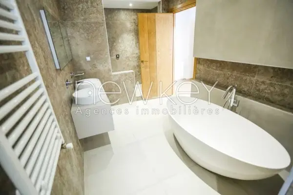 Une Villa S5 haut standing à vendre à La Soukra - 6