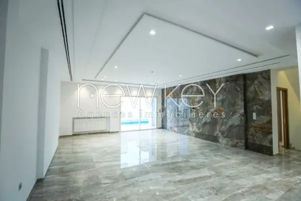 Une Villa S5 haut standing à vendre à La Soukra - 1