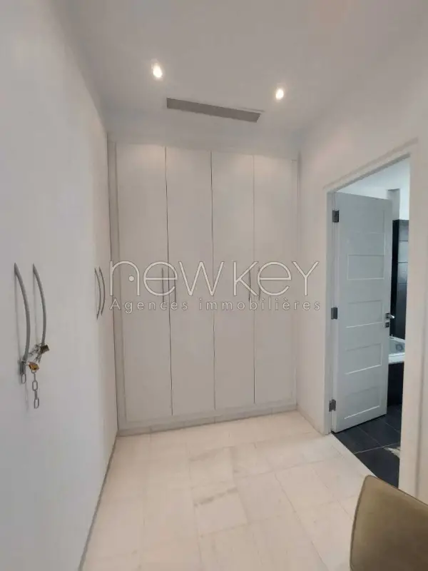 Triplex s+4 meublé avec ascenseur à Gammarth - 13