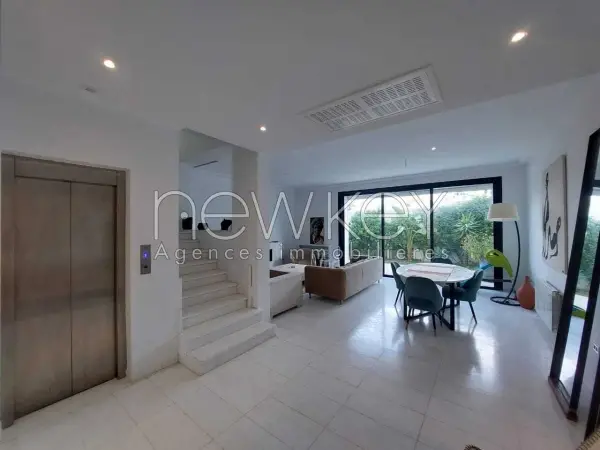 Triplex s+4 meublé avec ascenseur à Gammarth - 5