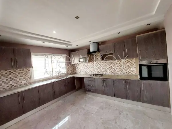 Etage de villa s3 avec terrasse à la Marsa - 2