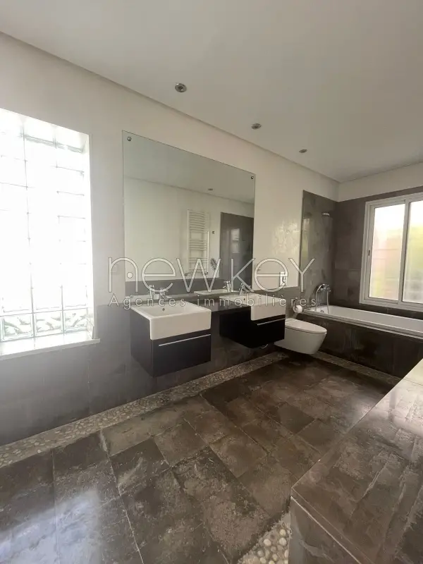 villa s+4 à Gammarth avec piscine - 10