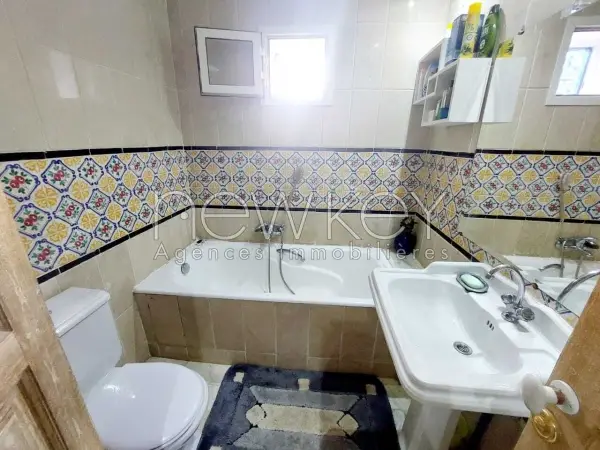 Rdc de villa S+3 semi meublé à la Marsa - 7
