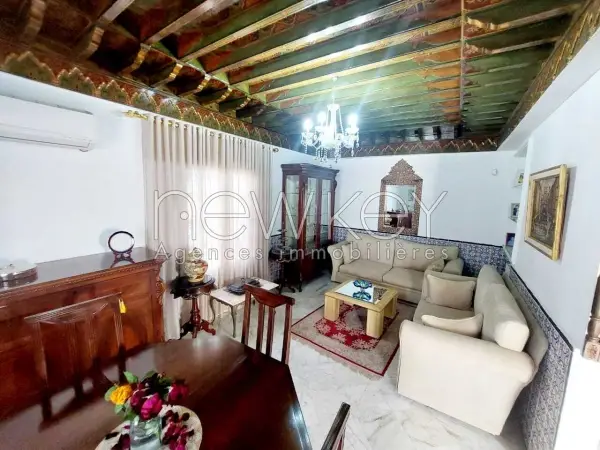 Rdc de villa S+3 semi meublé à la Marsa - 4