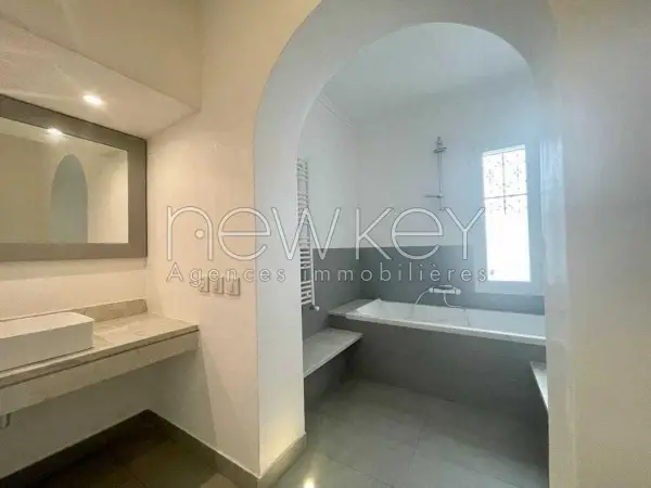 Une Belle villa avec piscine à louer à La Soukra - 9