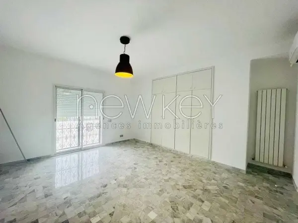 Une Belle villa avec piscine à louer à La Soukra - 5