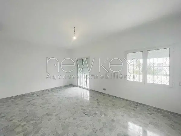 Une Belle villa avec piscine à louer à La Soukra - 4