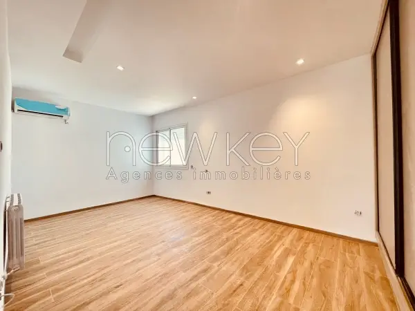 Penthouse Neuf avec piscine à vendre aux jardins de Carthage - 11