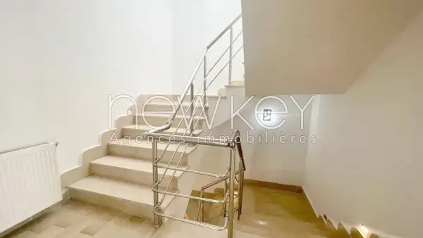 Villa jumelée avec jardin à louer à La Soukra - 3