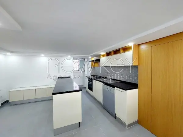 Duplex s+4 avec piscine à la Marsa - 13