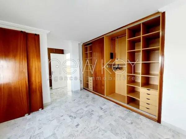 Duplex s+4 avec piscine à la Marsa - 10