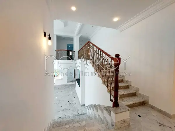 Duplex s+4 avec piscine à la Marsa - 9