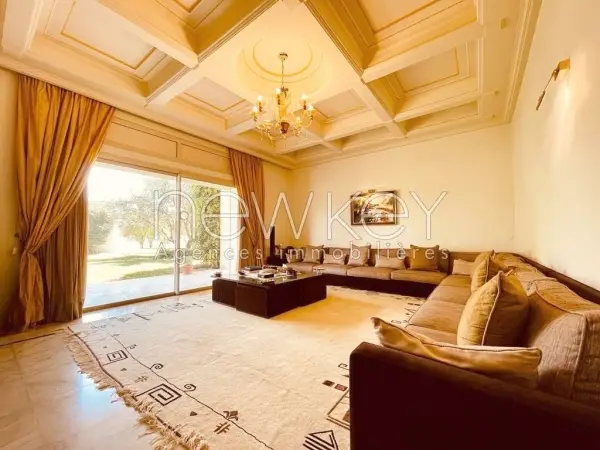 Une Somptueuse Villa de Maître à vendre à La Soukra - 4