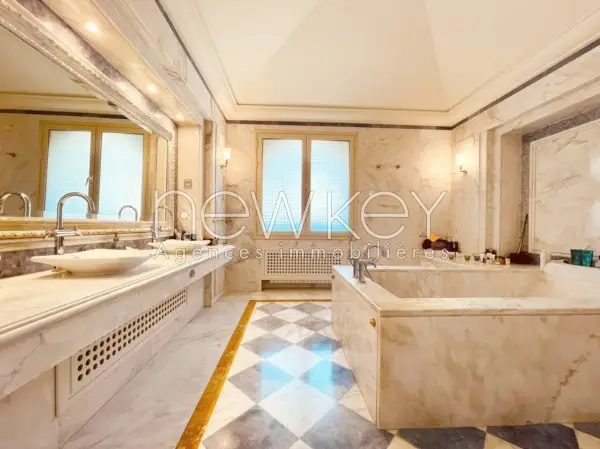 Une Somptueuse Villa de Maître à vendre à La Soukra - 10