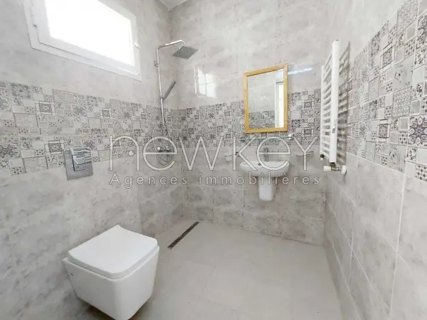 Etage de villa s+3 à Marsa ville - 8