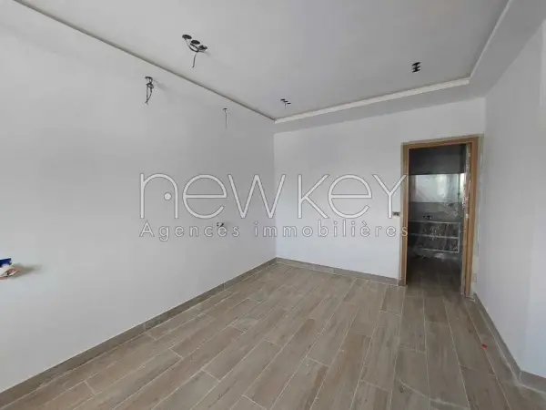 Neuf Triplex s4 avec jardin à la Marsa - 2