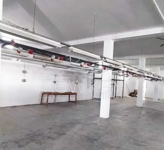 Un dépôt de 250 m² à louer à La Soukra - 1