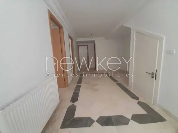 Duplex S+4 avec jardin à louer à Ain Zaghouan Nord - 1