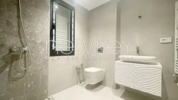Superbe Triplex S+4 à louer à La Soukra - 8