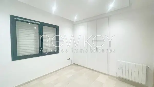 Superbe Triplex S+4 à louer à La Soukra - 6