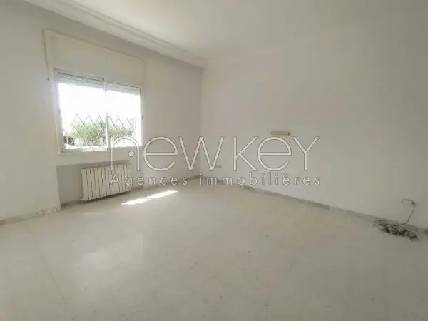 Superbe Villa S+3 avec jardin à La Soukra - 4