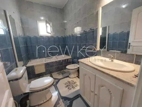 Rez De Chaussée de villa s+3 à la marsa - 7