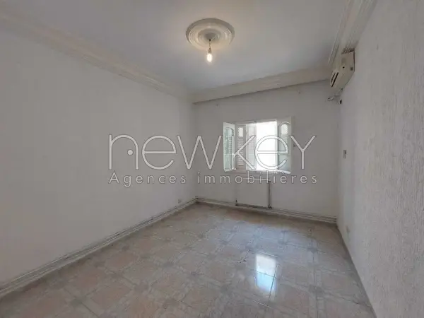 Rez De Chaussée de villa s+3 à la marsa - 5