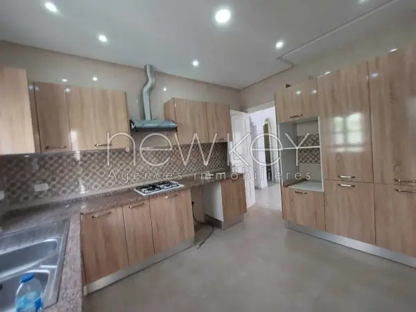 Rez De Chaussée de villa s+3 à la marsa - 9
