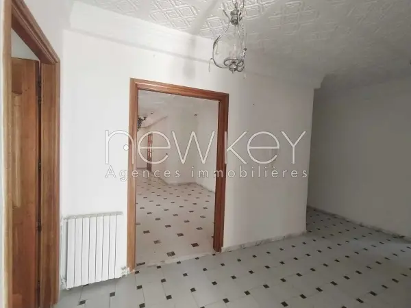 Une Grande villa S+4 à vendre à La Soukra - 2