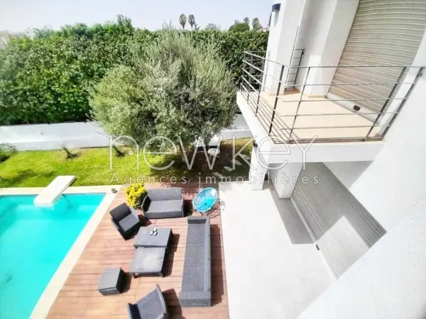 Une Superbe Villa de Maître à vendre à La Soukra - 7