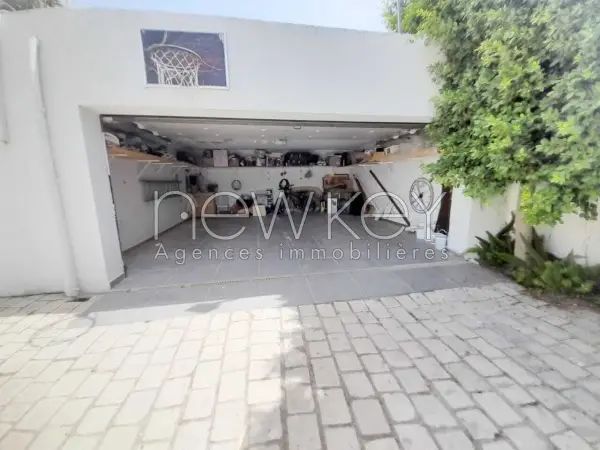 Une Superbe Villa de Maître à vendre à La Soukra - 10
