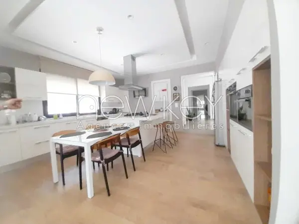 Une Superbe Villa de Maître à vendre à La Soukra - 3