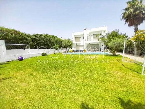 Une Superbe Villa de Maître à vendre à La Soukra - 8
