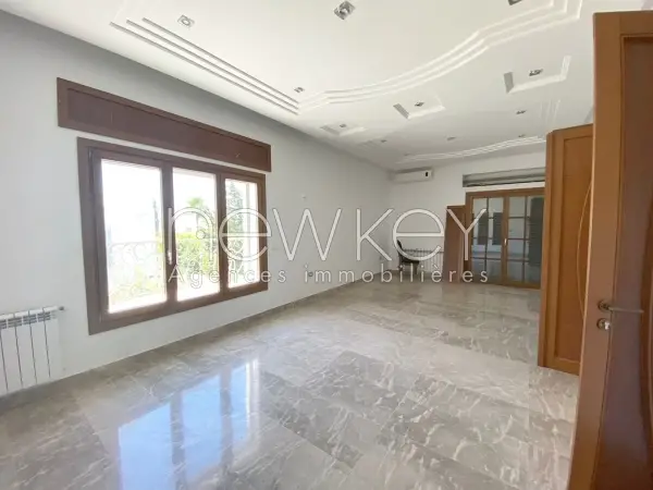Une Belle Villa avec piscine à louer à Ain Zaghouan - 4