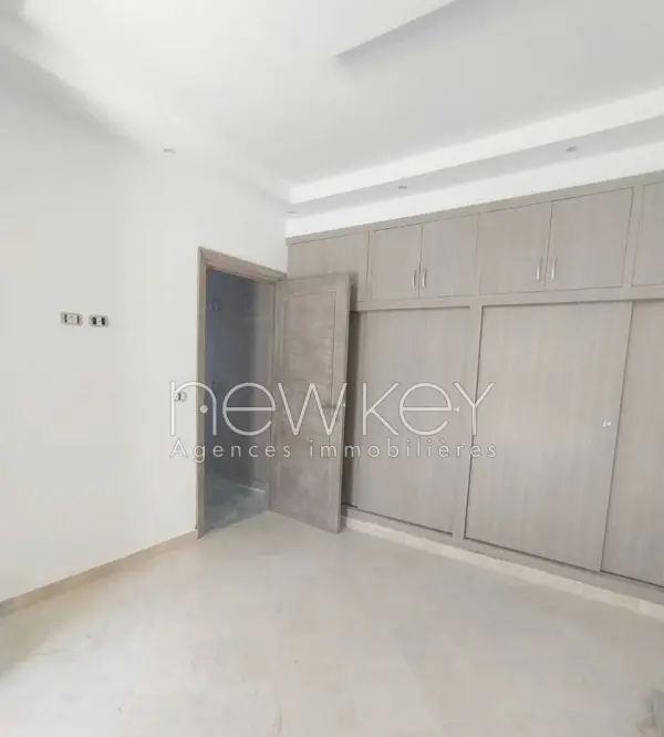 Un immeuble R+2 à vendre à La Soukra - 2