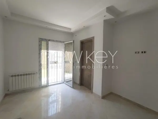 Un immeuble R+2 à vendre à La Soukra - 3