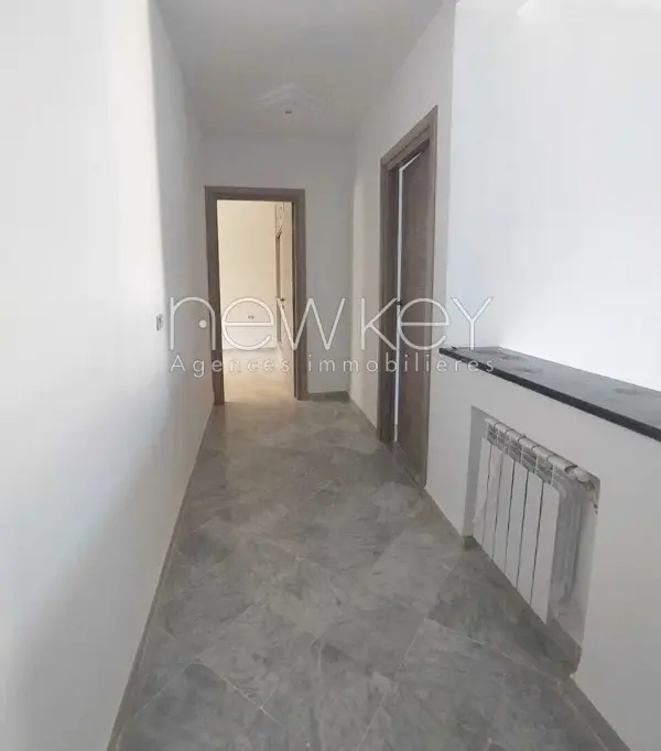 Un immeuble R+2 à vendre à La Soukra - 4