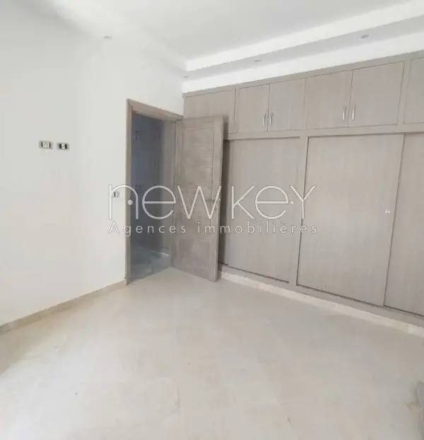 Un Rez-de-chaussée Neuf S+3 avec jardin à La Soukra - 2