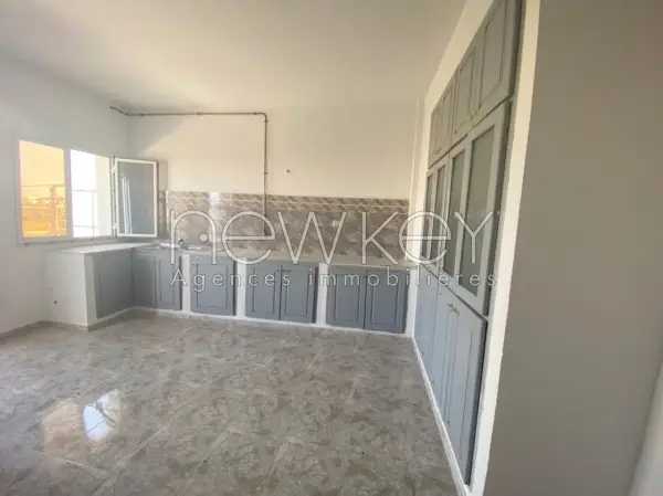 Un étage de villa S+2 jamais habité à La Soukra - 1