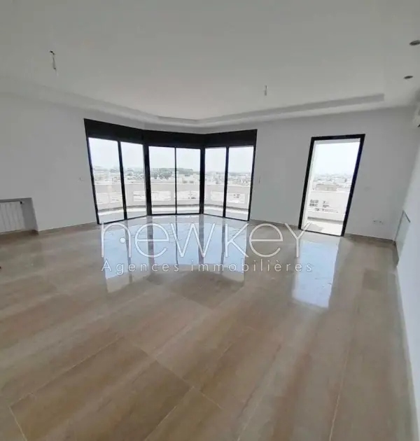 Bel Appartement S+3 avec chambre de service à Ain Zaghouan Nord - 1