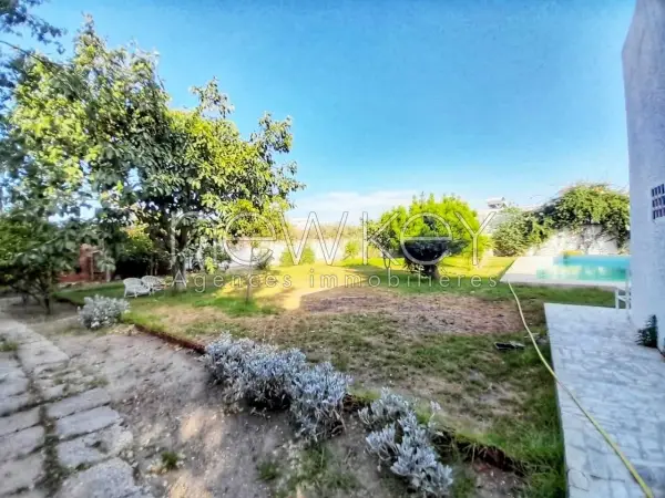 Grande villa avec piscine à louer à La Soukra - 2