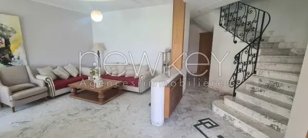 Triplex avec jardin à vendre aux Jardins d' El Menzah - 2
