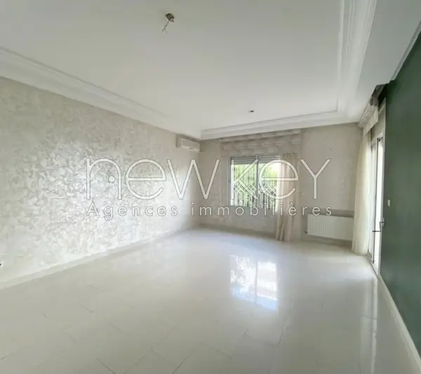 Appartement S+3 avec jardin à louer à La Soukra - 1